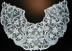 Le Puy Lace Guipure Collar